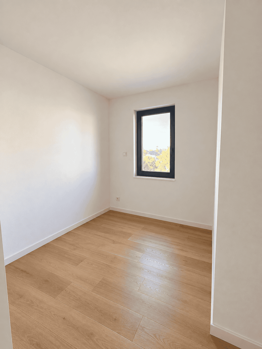 Schlafzimmer (hinterer Raum) (KI Visualisierung)