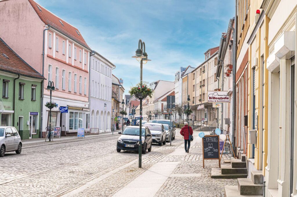 Stilvoll wohnen in Strausberg: Etagenwohnung mit Balkon und Einbauküche